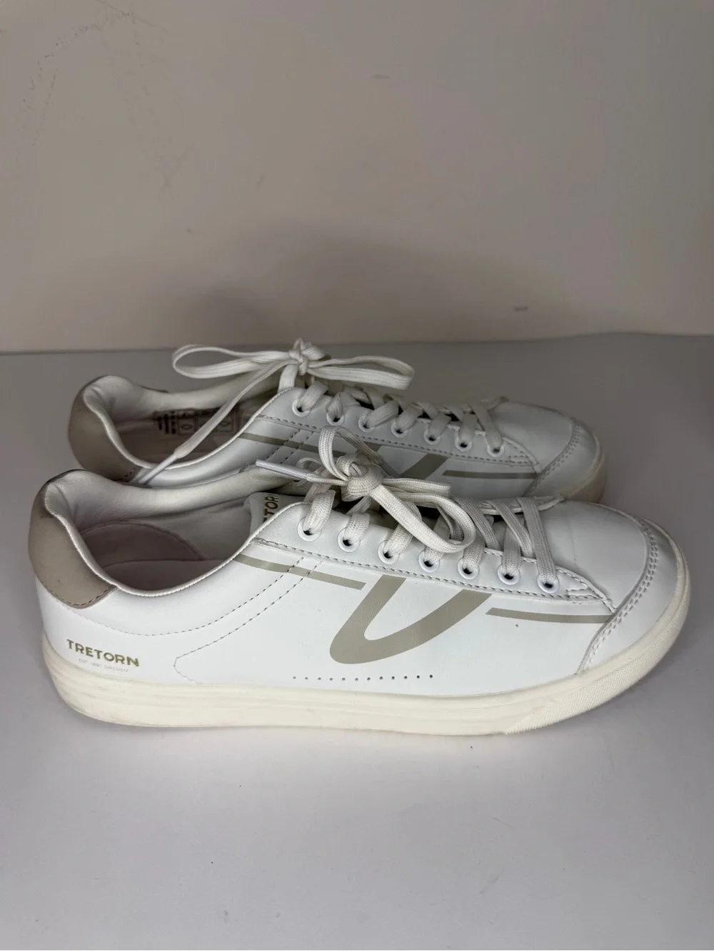 tretorn sneakers women Size 9M White Synthetic Lace Up Casual Sneakers